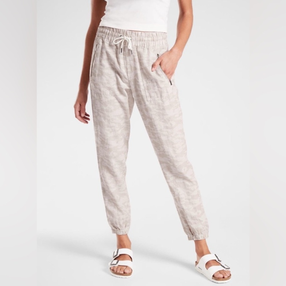Athleta Cabo Tide 100% Linen Jogger Neutral Camo Women’s Size 2P Beige Pants